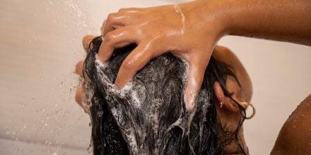 A women wash hair